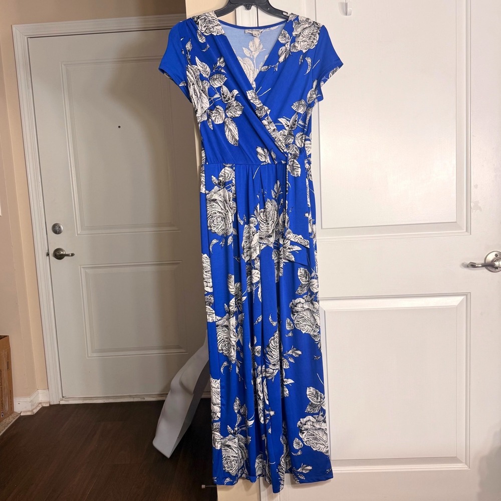 Shelby & Palmer Floral Wide Leg Jumpsuit Blue White Wrap Neck Pockets Size S